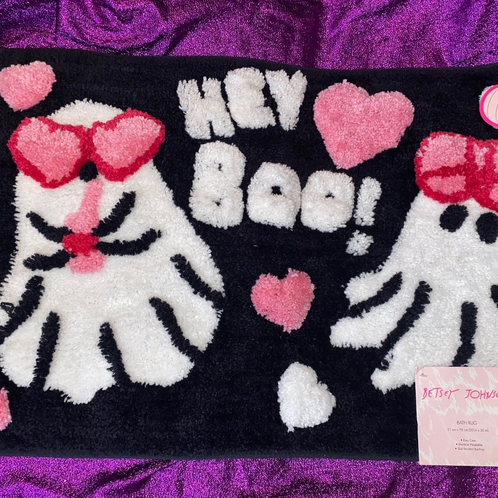 Betsy Johnson "Hey boo" bath rug